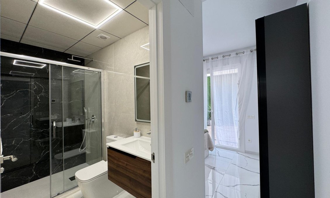 Segunda mano - Apartamento -
Torrevieja - Estacion De Autobuses