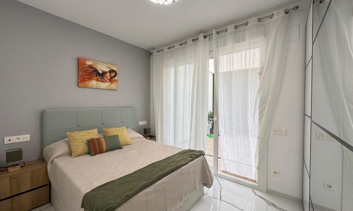 Segunda mano - Apartamento -
Torrevieja - Estacion De Autobuses