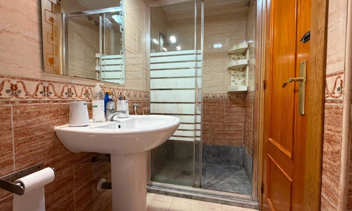 Wiederverkauf - Wohnung -
Torrevieja
