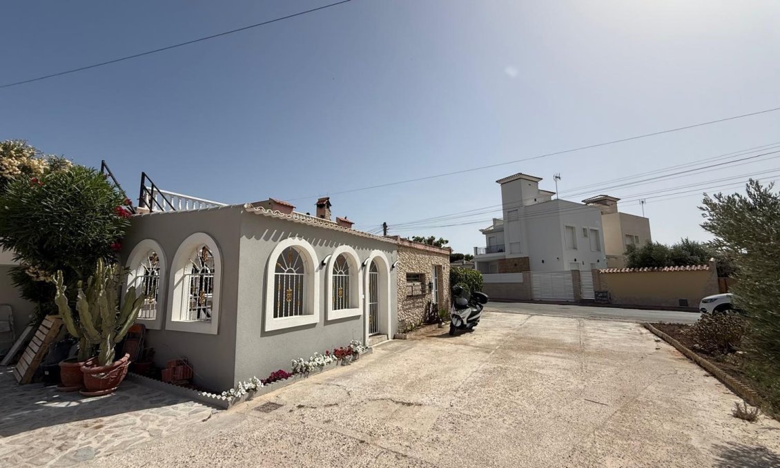 Wiederverkauf - Stadthaus -
Torrevieja - Torreta Florida