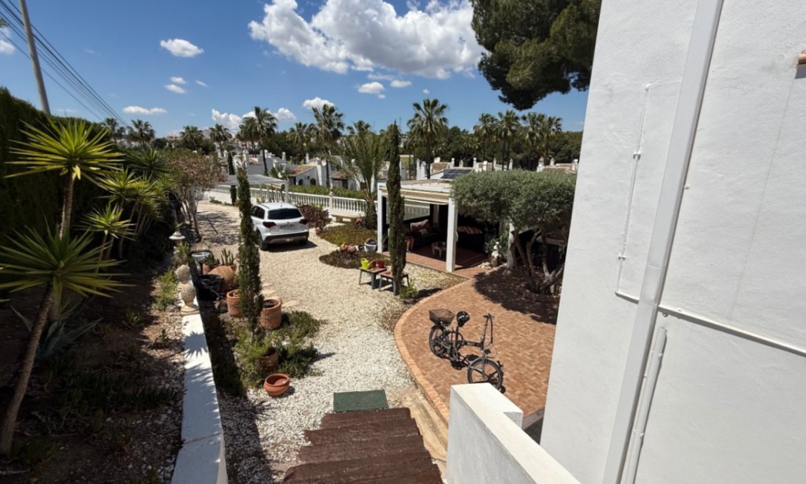 Wiederverkauf - Villa -
Orihuela - Inland