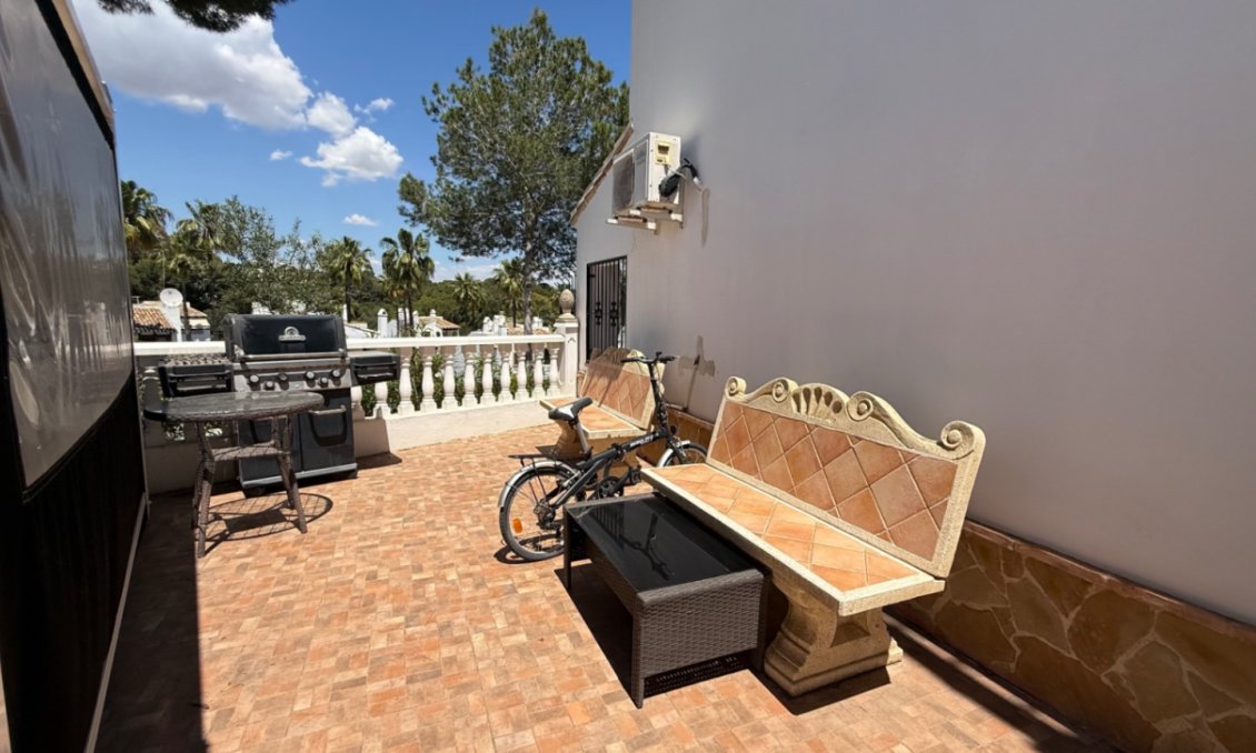 Wiederverkauf - Villa -
Orihuela - Inland