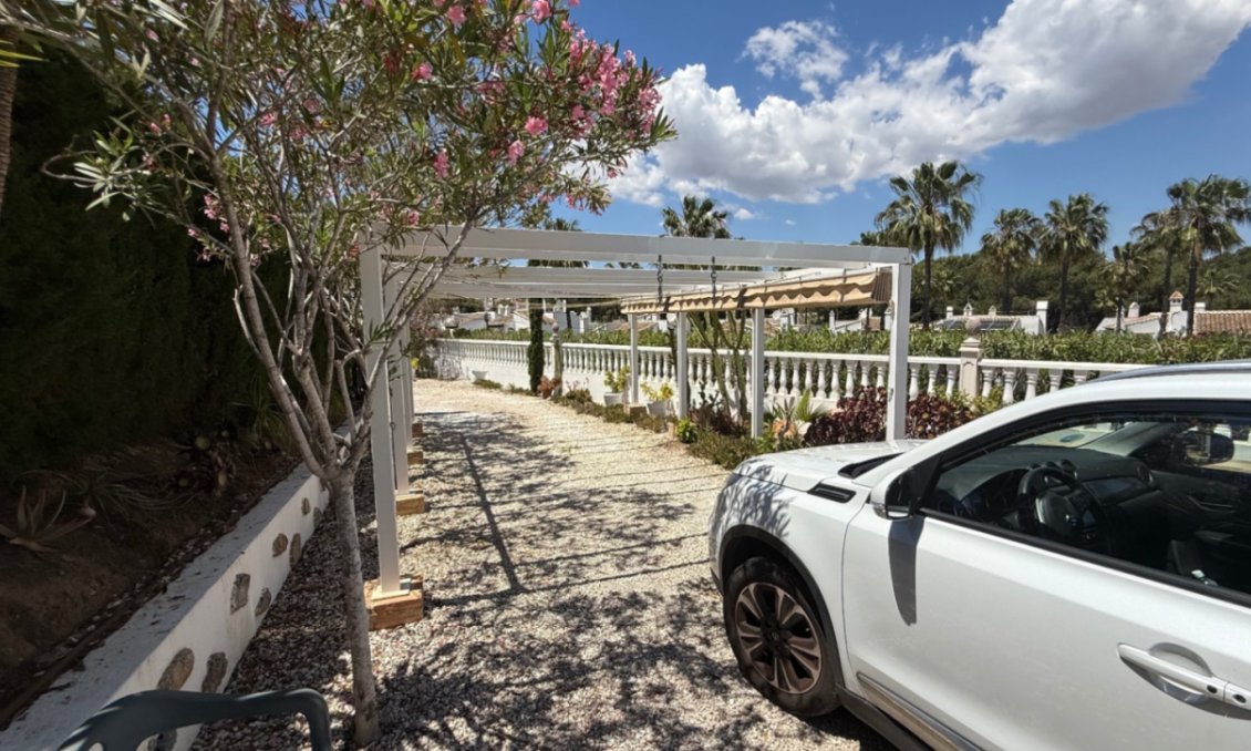 Wiederverkauf - Villa -
Orihuela - Inland