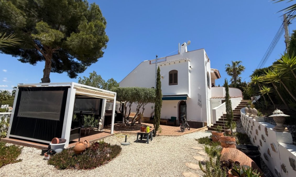 Wiederverkauf - Villa -
Orihuela - Inland