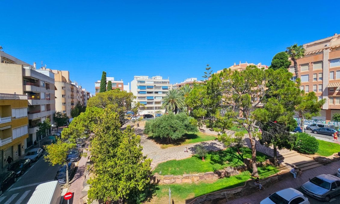 Segunda mano - Apartamento -
Torrevieja - Playa del Cura