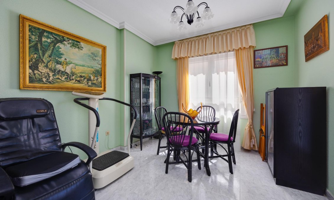 Segunda mano - Apartamento -
Torrevieja - Antonio Machado