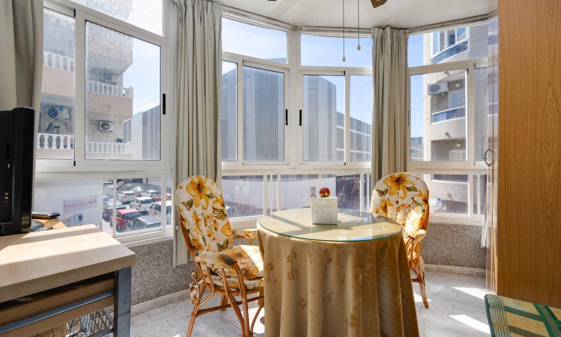 Segunda mano - Apartamento -
Torrevieja - Antonio Machado