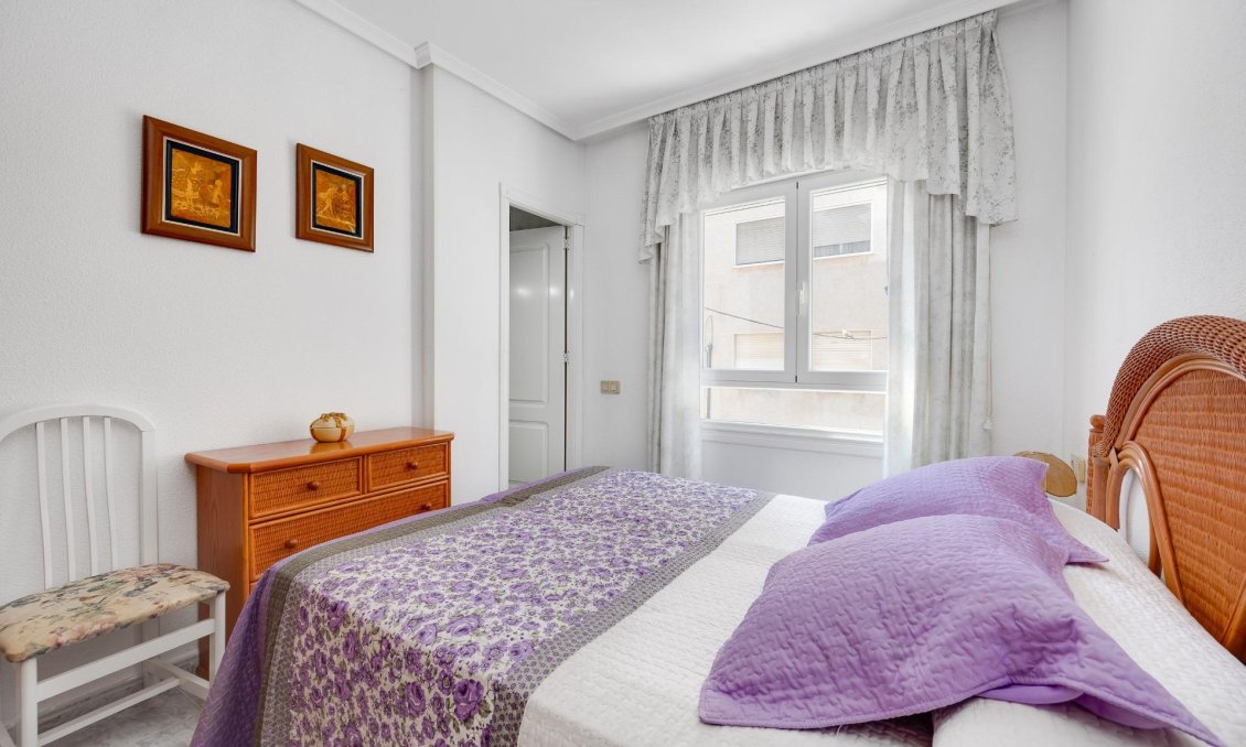 Segunda mano - Apartamento -
Torrevieja - Antonio Machado