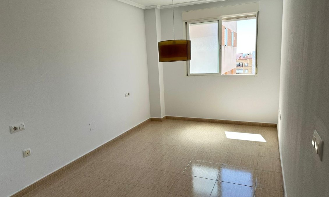 Revente - Appartement -
Torrevieja - Centro