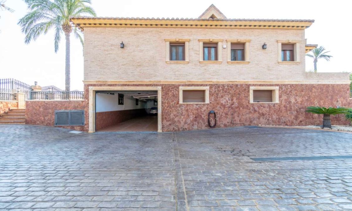 Resale - Villa -
Molins - Inland