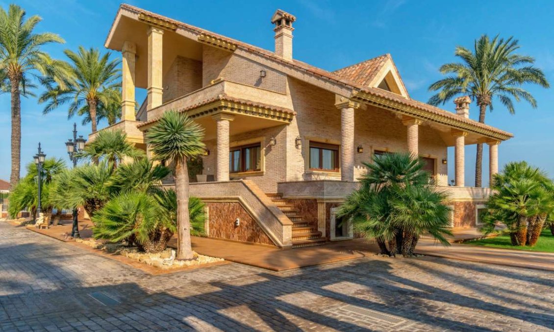 Resale - Villa -
Molins - Inland