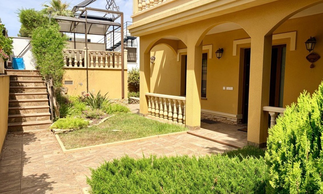 Segunda mano - Villa -
Orihuela Costa - Costa Blanca