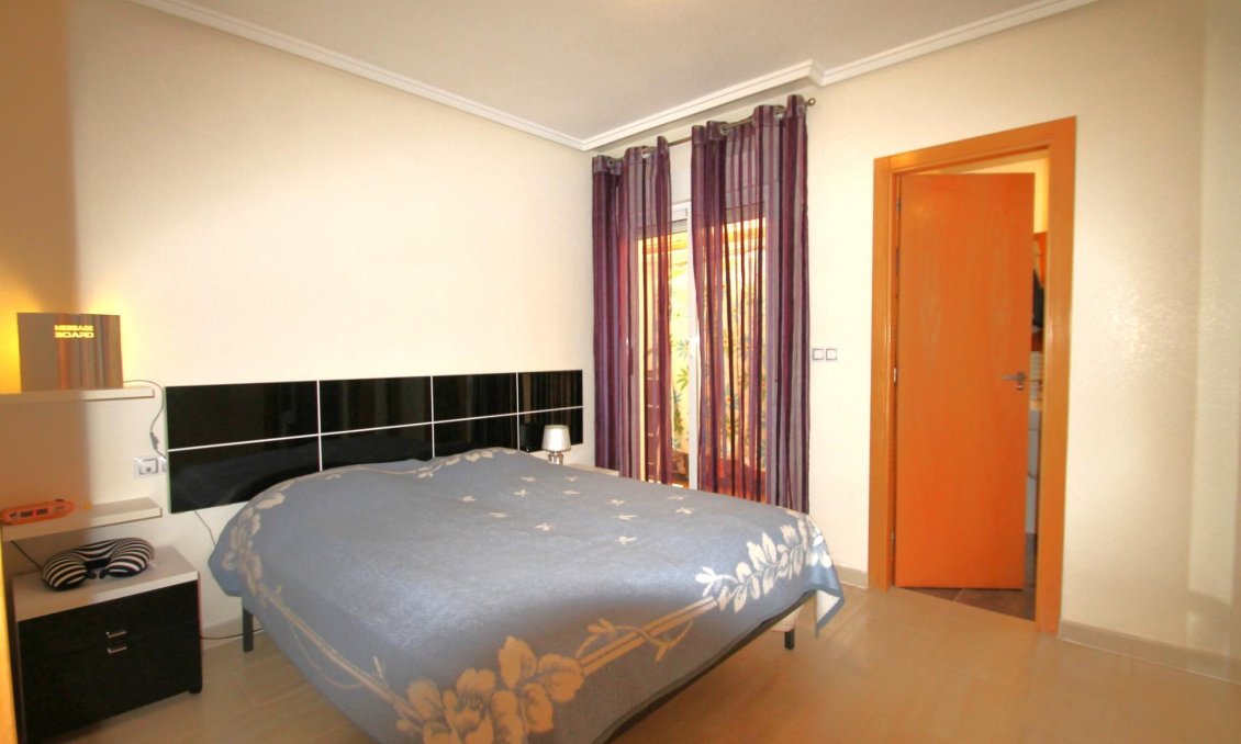 Segunda mano - Apartamento -
Torrevieja - El Molino