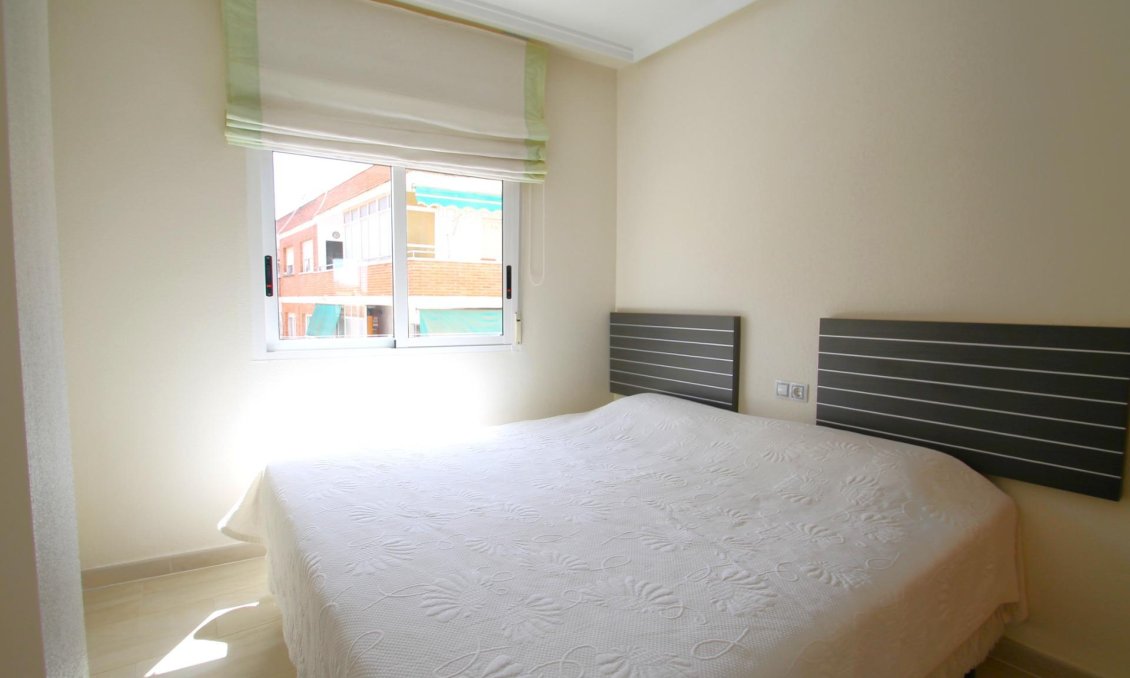 Segunda mano - Apartamento -
Torrevieja - El Molino