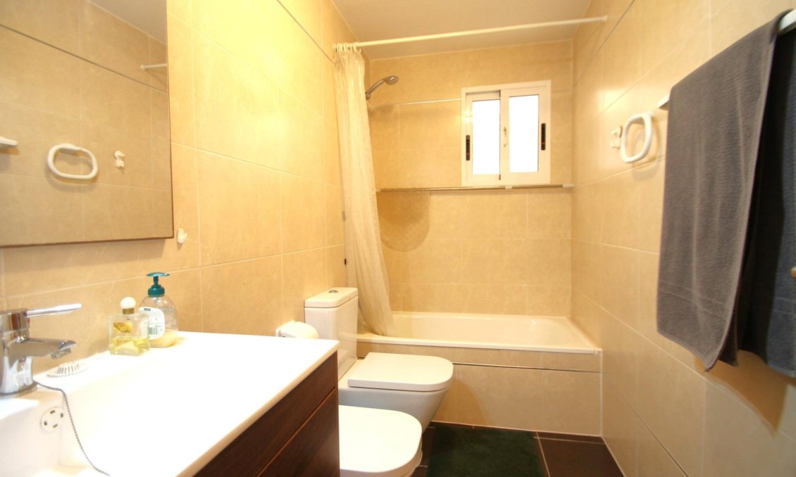 Segunda mano - Apartamento -
Torrevieja - El Molino