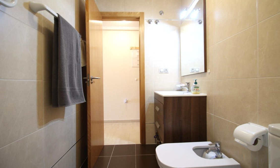 Segunda mano - Apartamento -
Torrevieja - El Molino