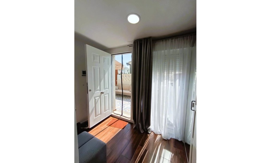 Revânzare - Bungalou -
Torrevieja - Costa Blanca