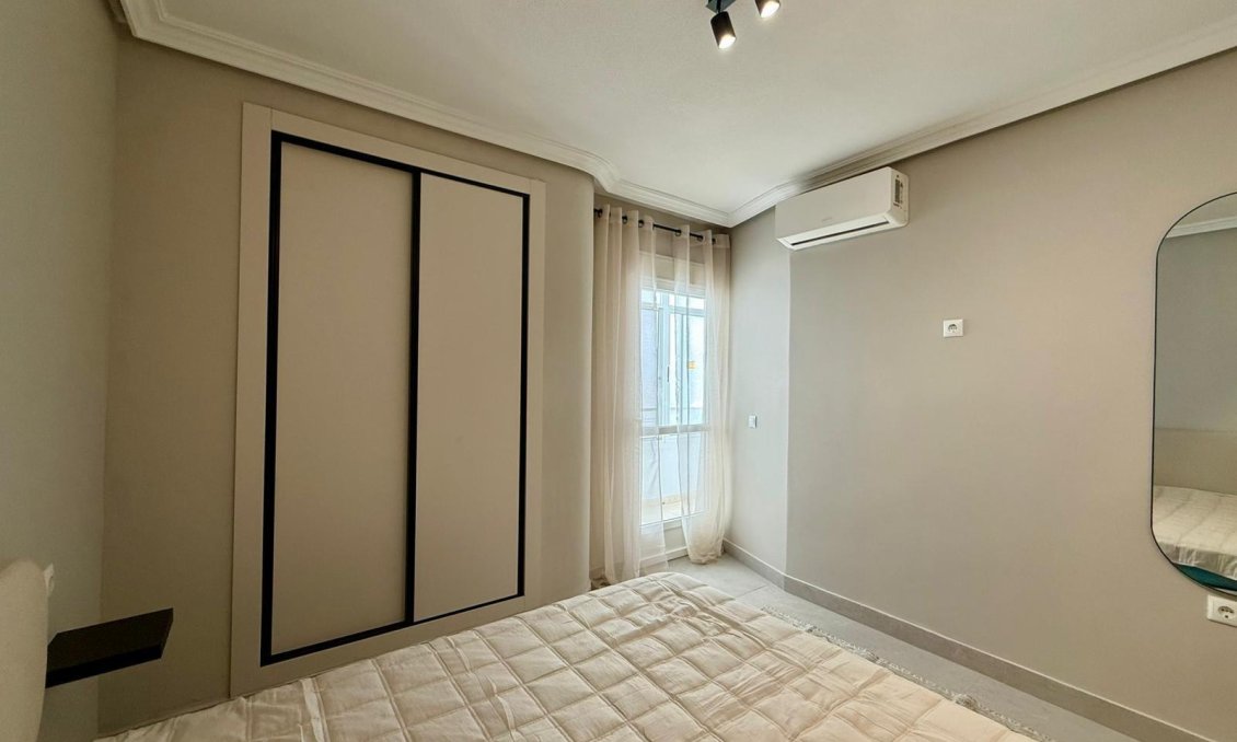 Revânzare - Apartament -
Torrevieja - Playa del Cura