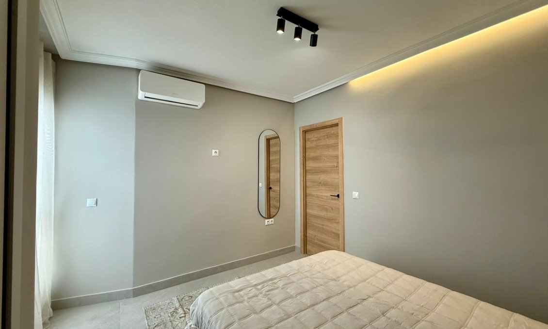 Revânzare - Apartament -
Torrevieja - Playa del Cura