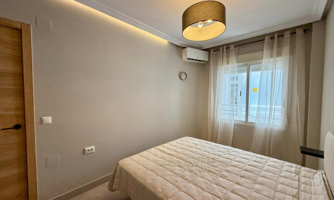 Revânzare - Apartament -
Torrevieja - Playa del Cura
