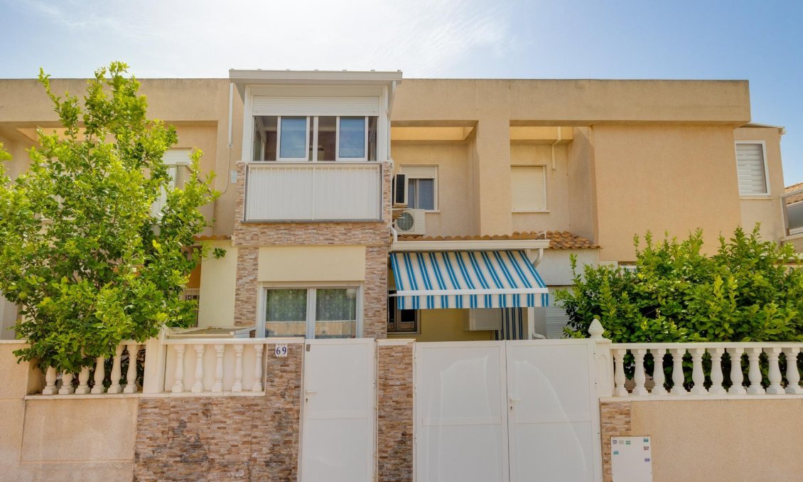 Használt Ingatlanok - Sorház -
Torrevieja - Aguas Nuevas