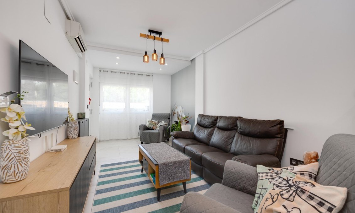 Használt Ingatlanok - Sorház -
Torrevieja - Aguas Nuevas