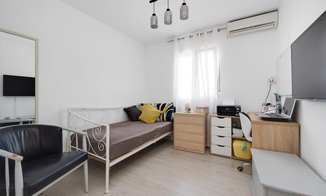 Használt Ingatlanok - Sorház -
Torrevieja - Aguas Nuevas