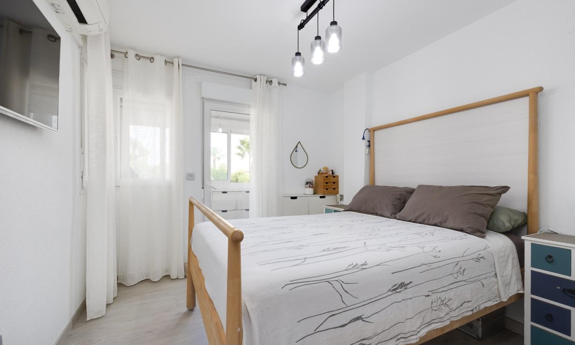 Használt Ingatlanok - Sorház -
Torrevieja - Aguas Nuevas
