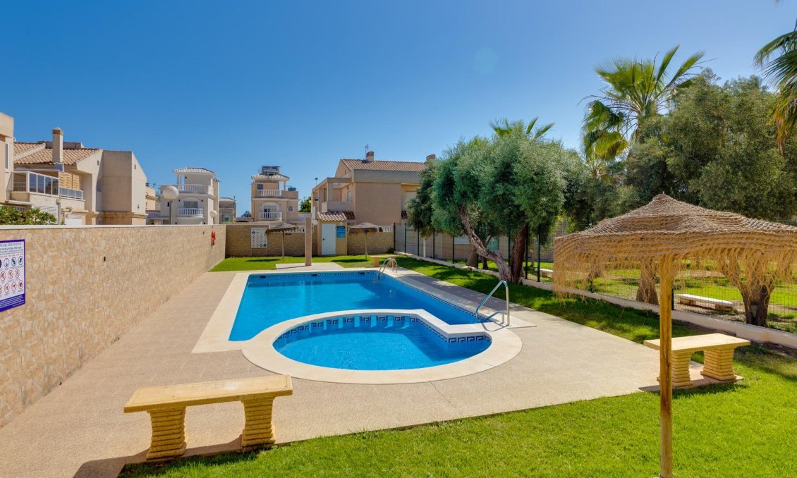 Használt Ingatlanok - Sorház -
Torrevieja - Aguas Nuevas