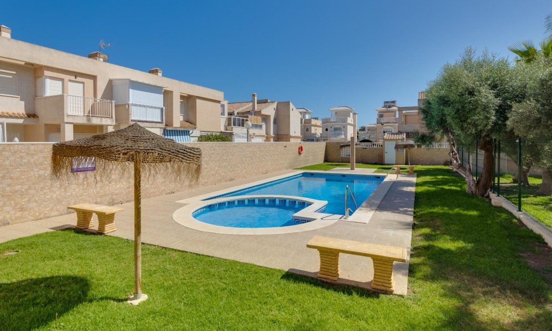 Használt Ingatlanok - Sorház -
Torrevieja - Aguas Nuevas