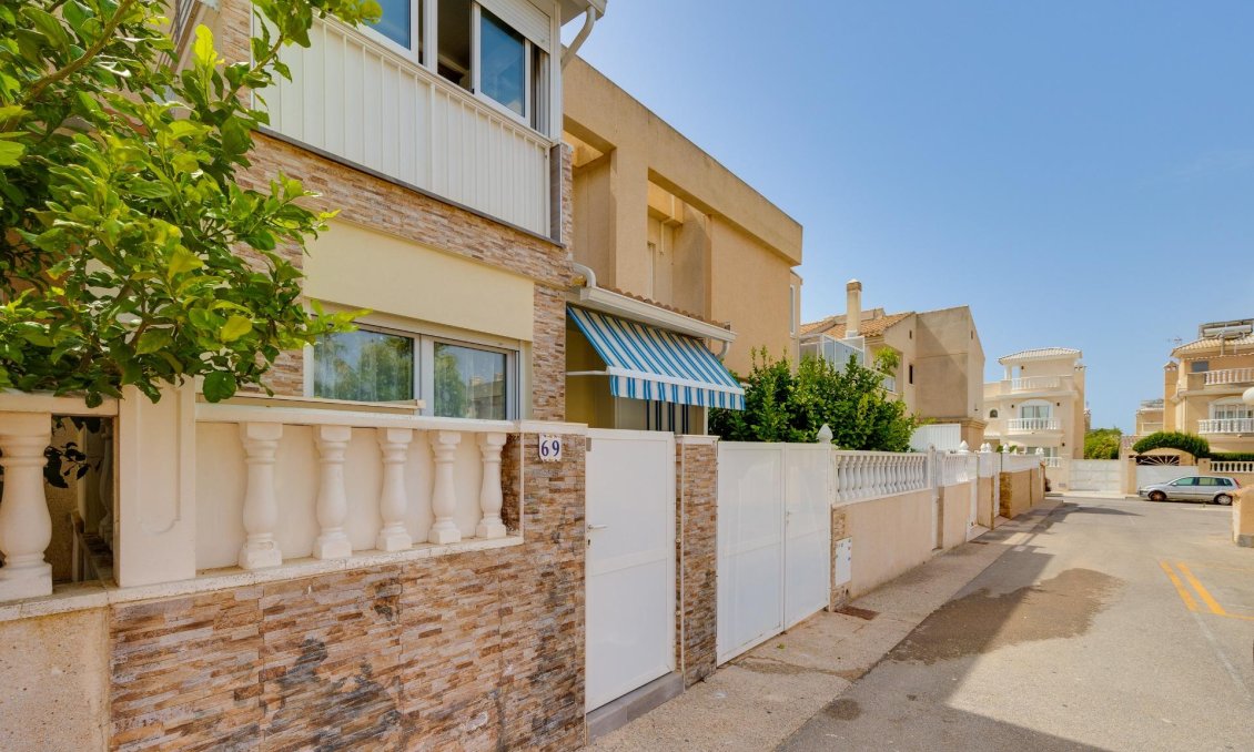 Használt Ingatlanok - Sorház -
Torrevieja - Aguas Nuevas