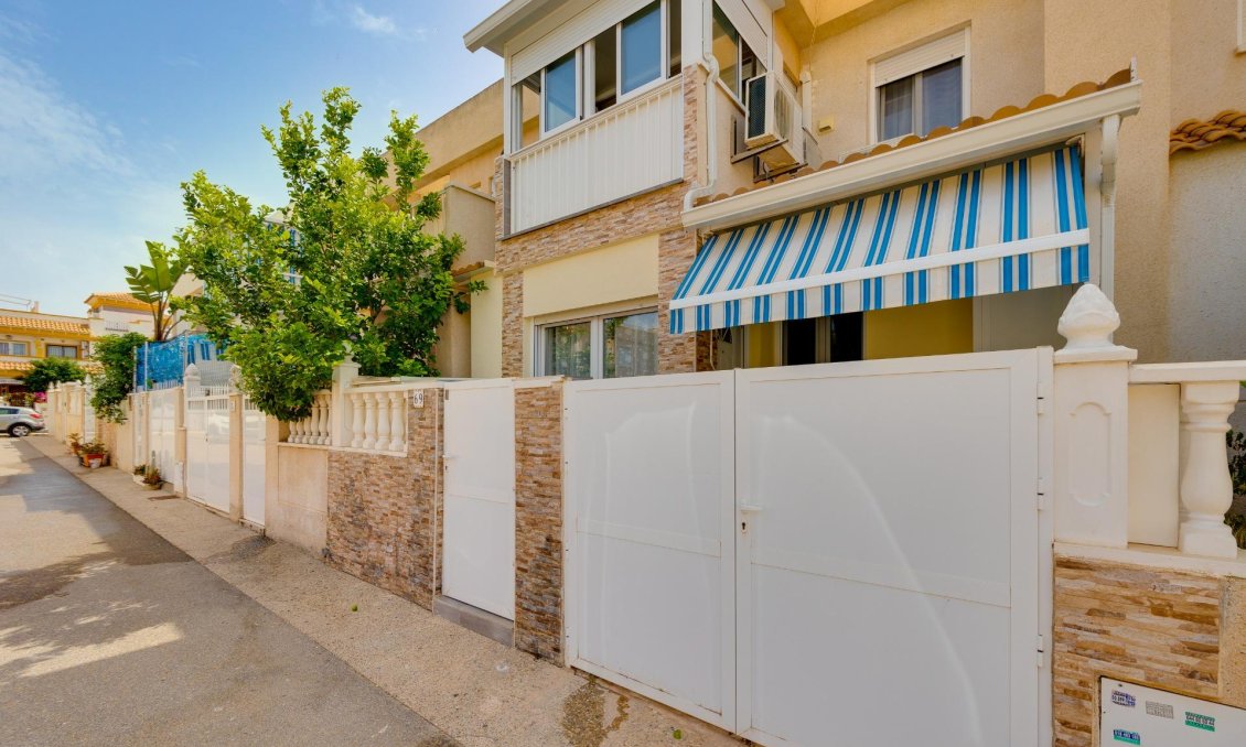 Használt Ingatlanok - Sorház -
Torrevieja - Aguas Nuevas