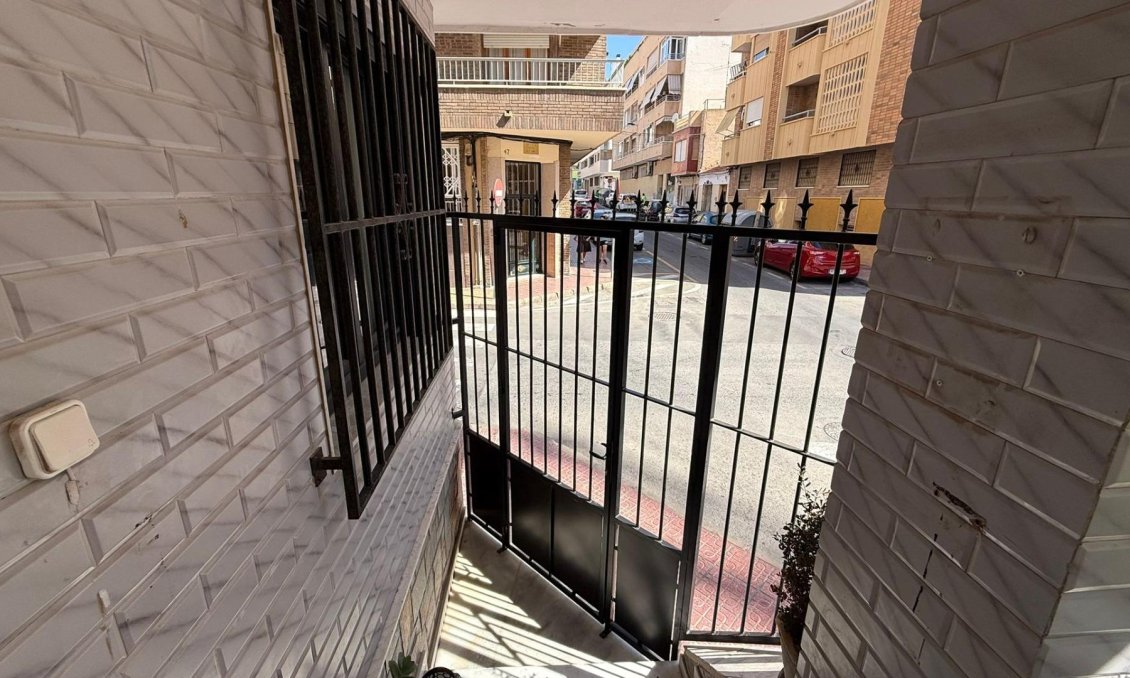 Segunda mano - Apartamento -
Torrevieja - Estacion De Autobuses