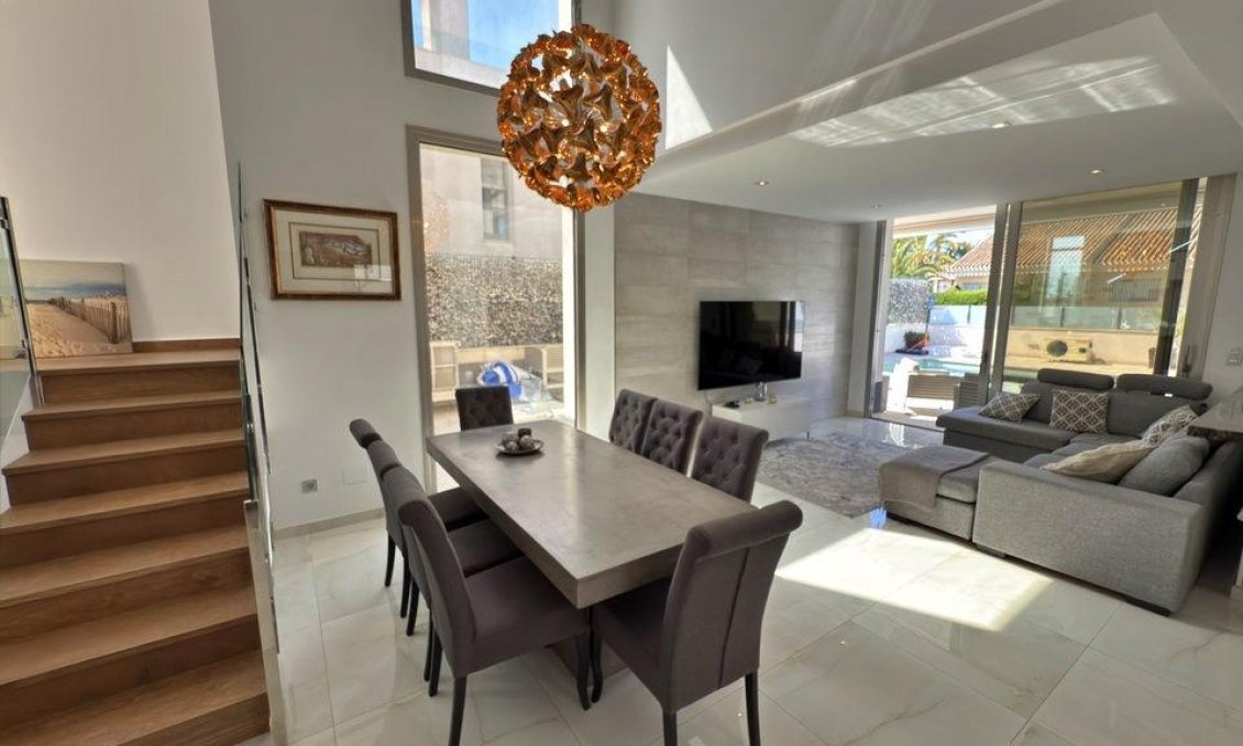Wiederverkauf - Villa -
Orihuela Costa - Villamartín