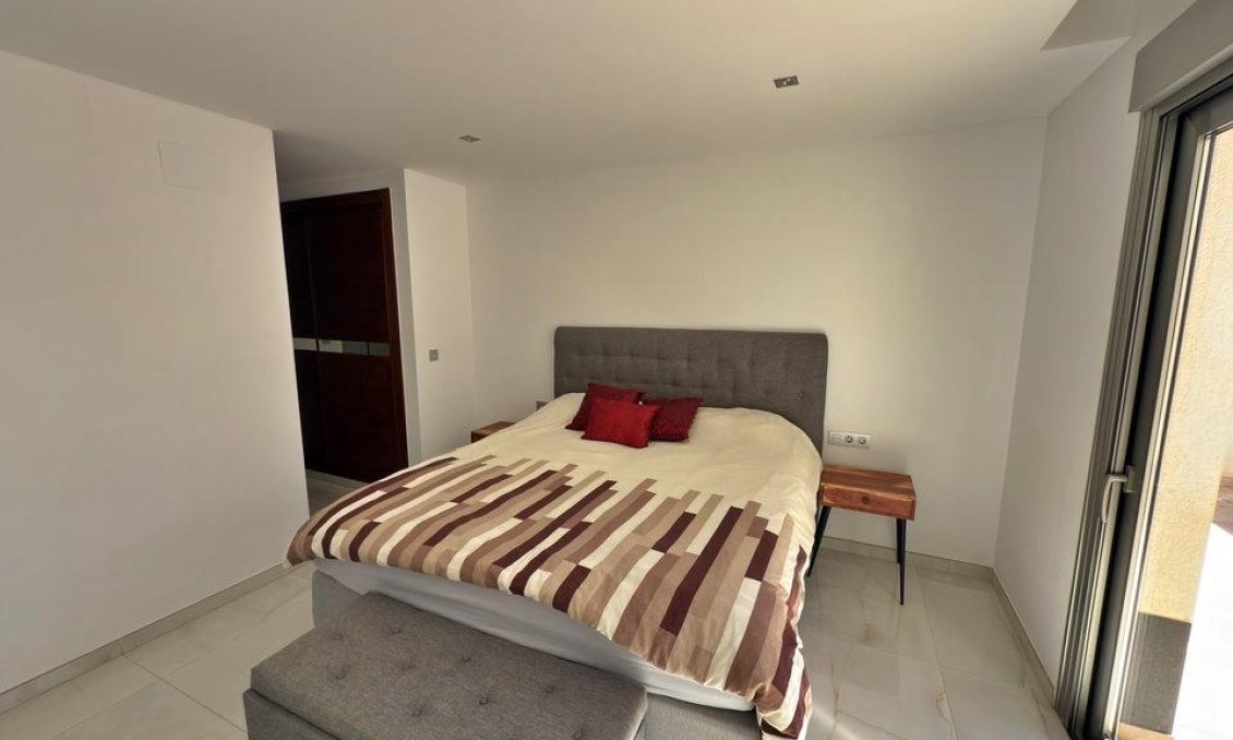 Wiederverkauf - Villa -
Orihuela Costa - Villamartín