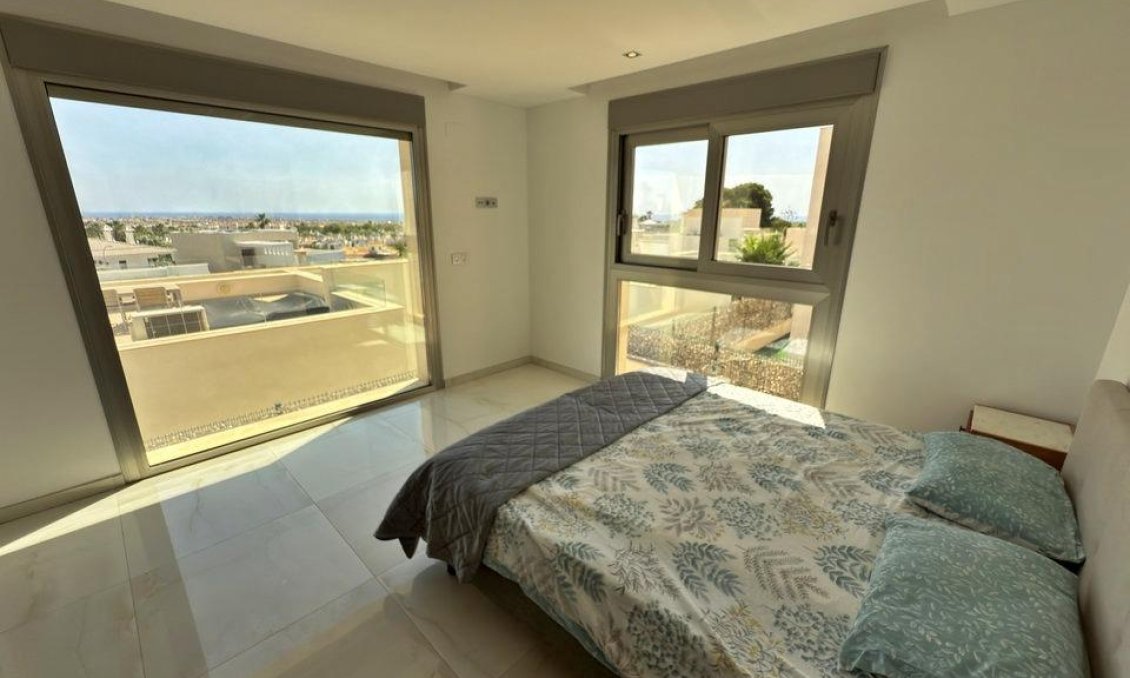 Wiederverkauf - Villa -
Orihuela Costa - Villamartín