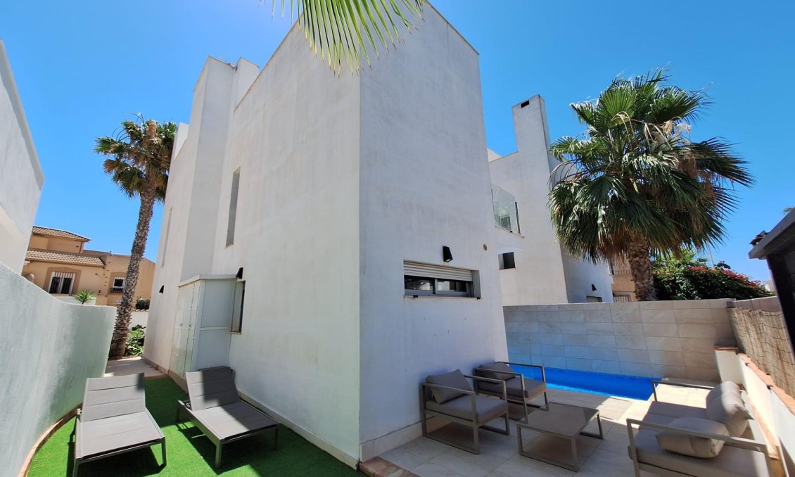 Revente - Villa -
Torrevieja - Los Frutales
