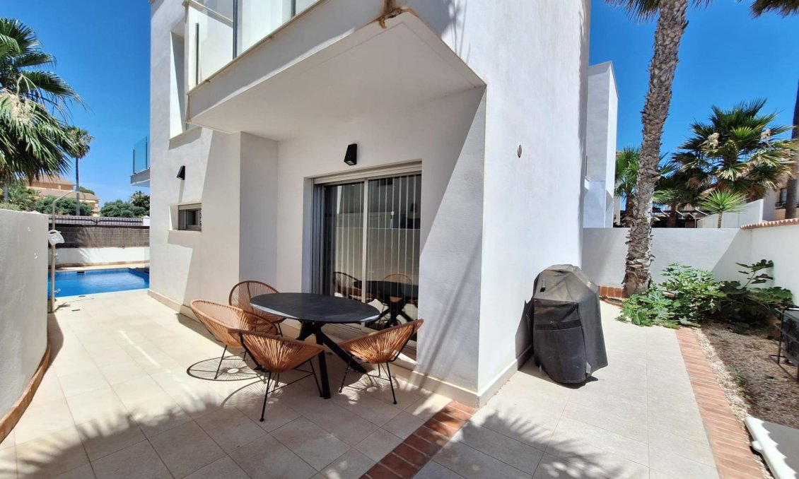 Revente - Villa -
Torrevieja - Los Frutales