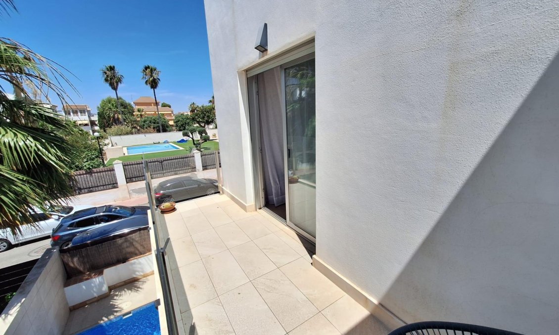 Revente - Villa -
Torrevieja - Los Frutales