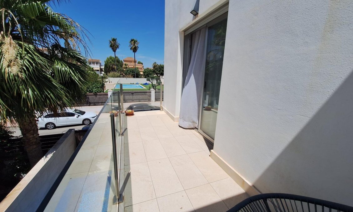 Revente - Villa -
Torrevieja - Los Frutales