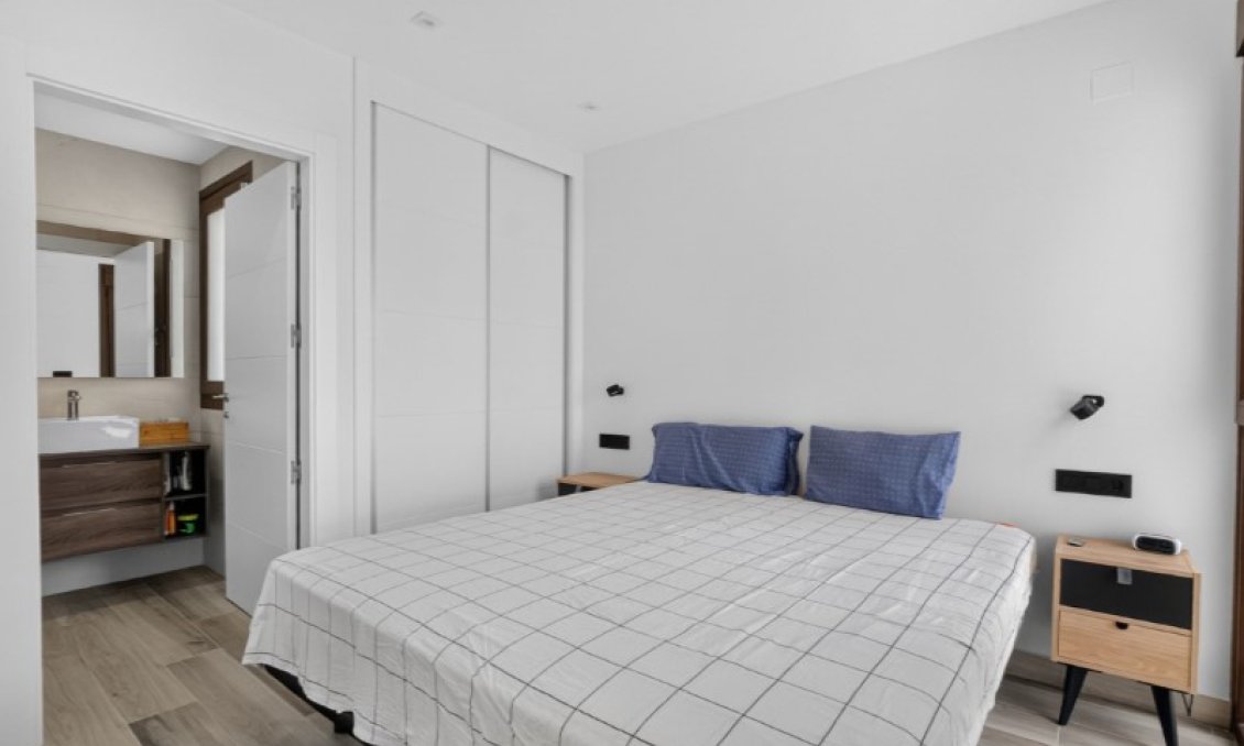 Használt Ingatlanok - Villa -
Torrevieja - Costa Blanca