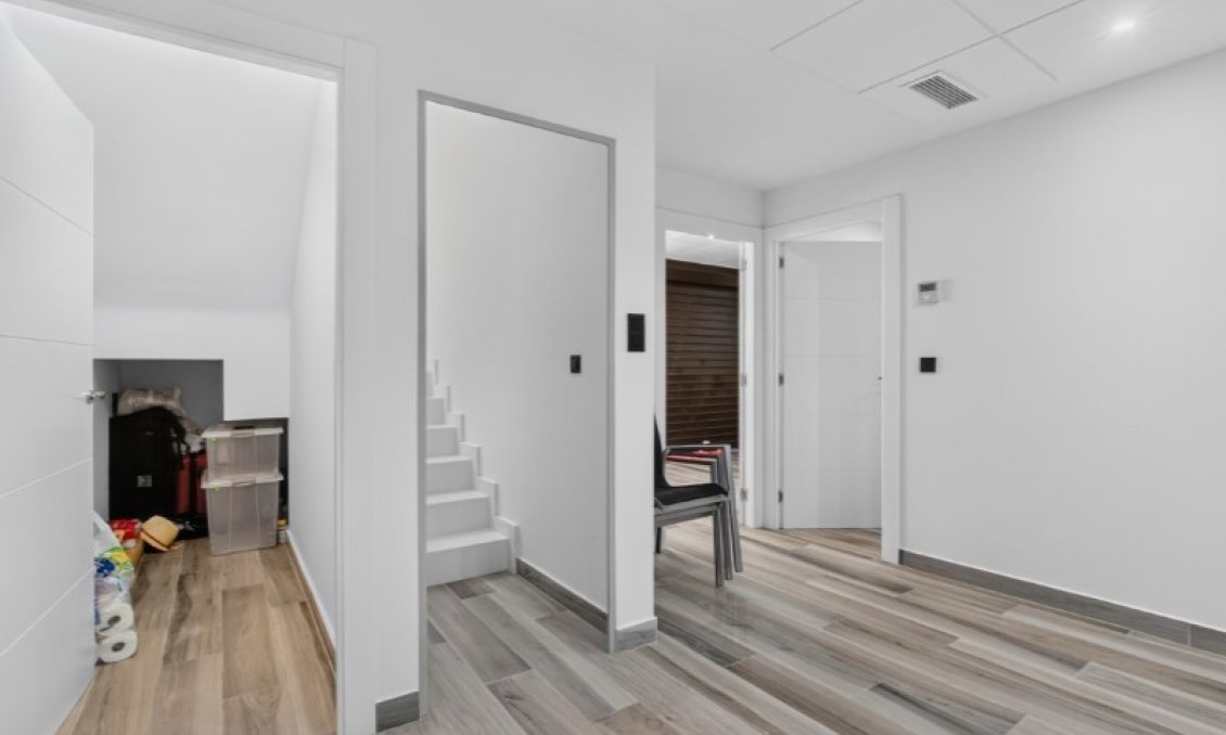 Használt Ingatlanok - Villa -
Torrevieja - Costa Blanca