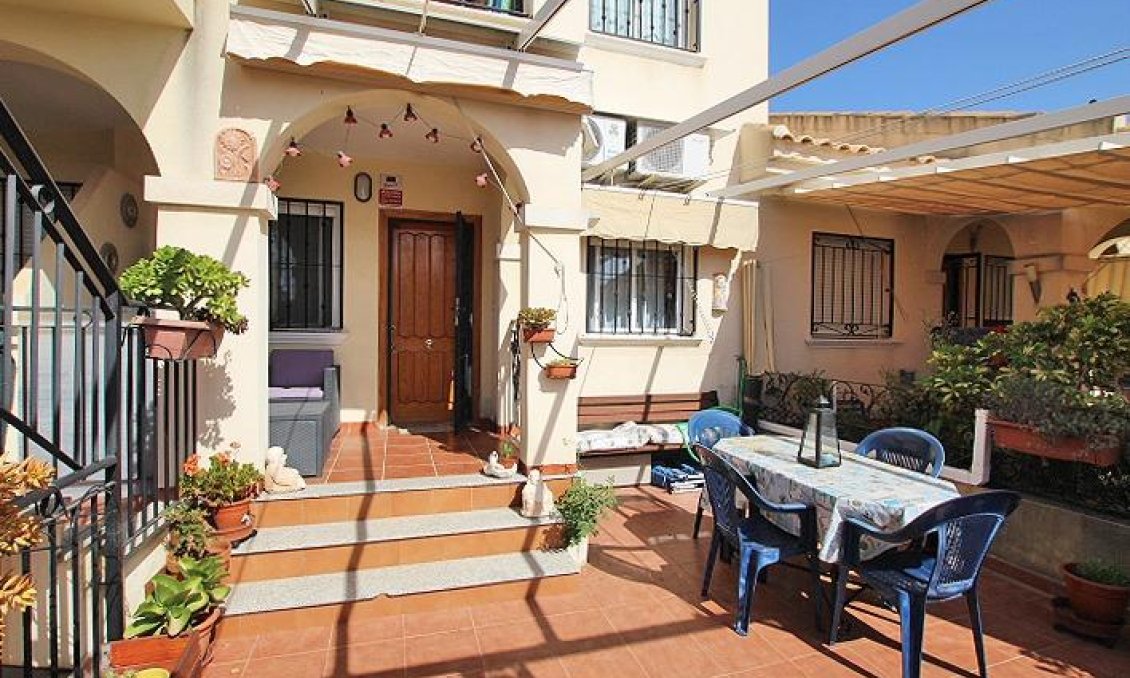 Resale - Bungalow -
Guardamar del Segura - 03140