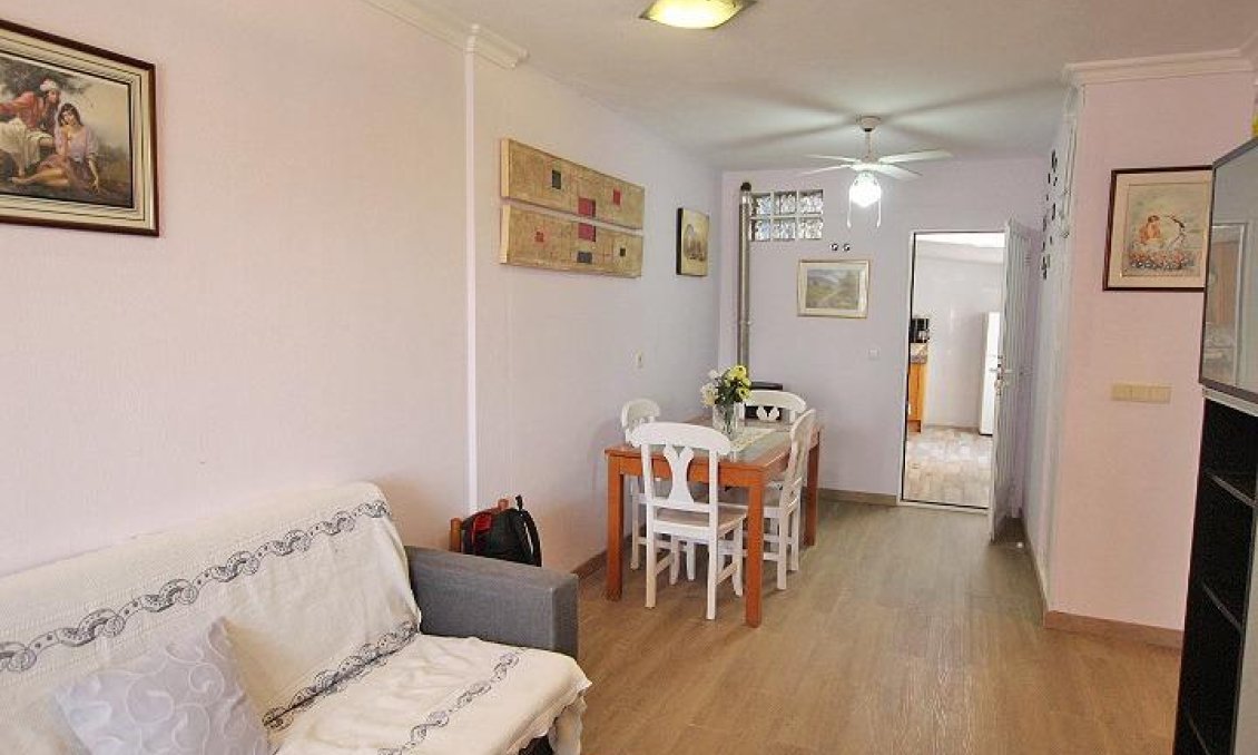 Resale - Bungalow -
Guardamar del Segura - 03140