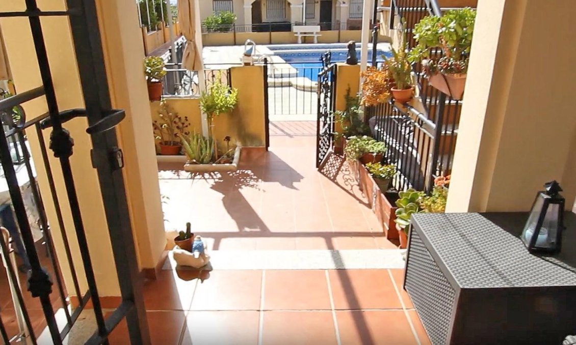 Resale - Bungalow -
Guardamar del Segura - 03140