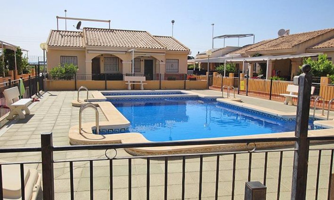Resale - Bungalow -
Guardamar del Segura - 03140
