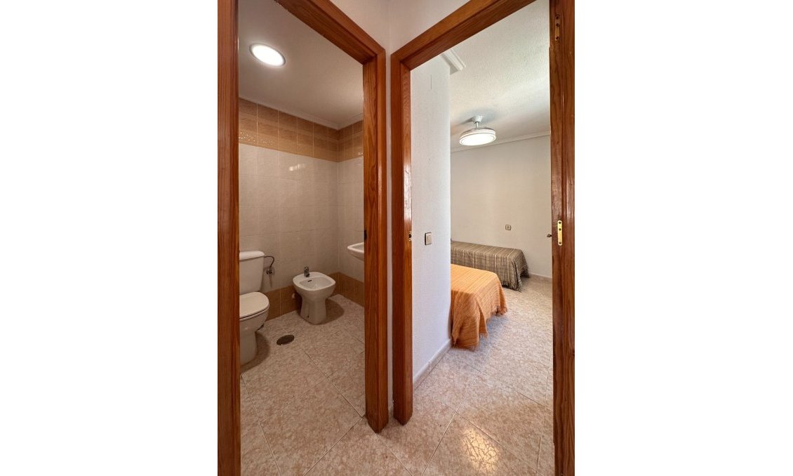 Segunda mano - Bungalow -
Torrevieja - Costa Blanca
