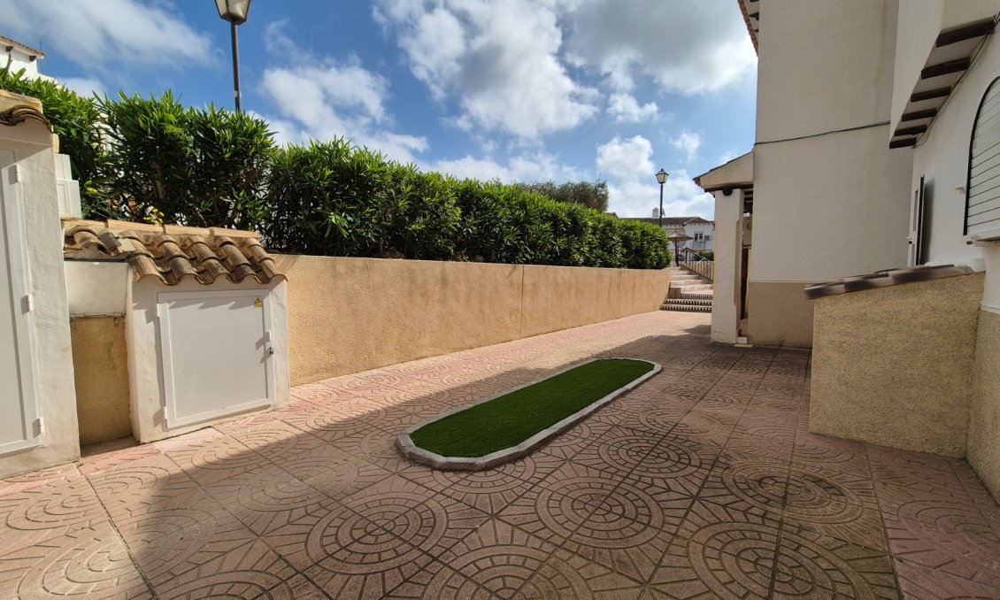 Segunda mano - Bungalow -
San Miguel de Salinas - Inland