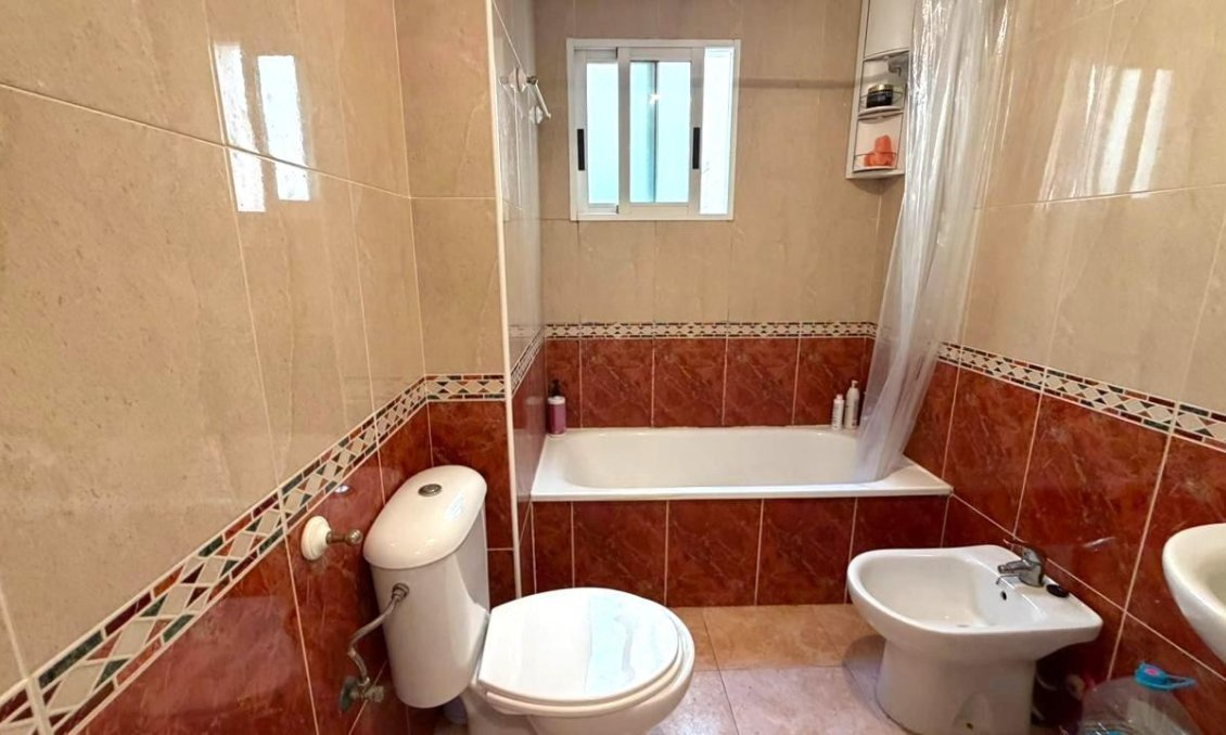 Segunda mano - Apartamento -
Torrevieja - PARQUE DE LAS NACIONES