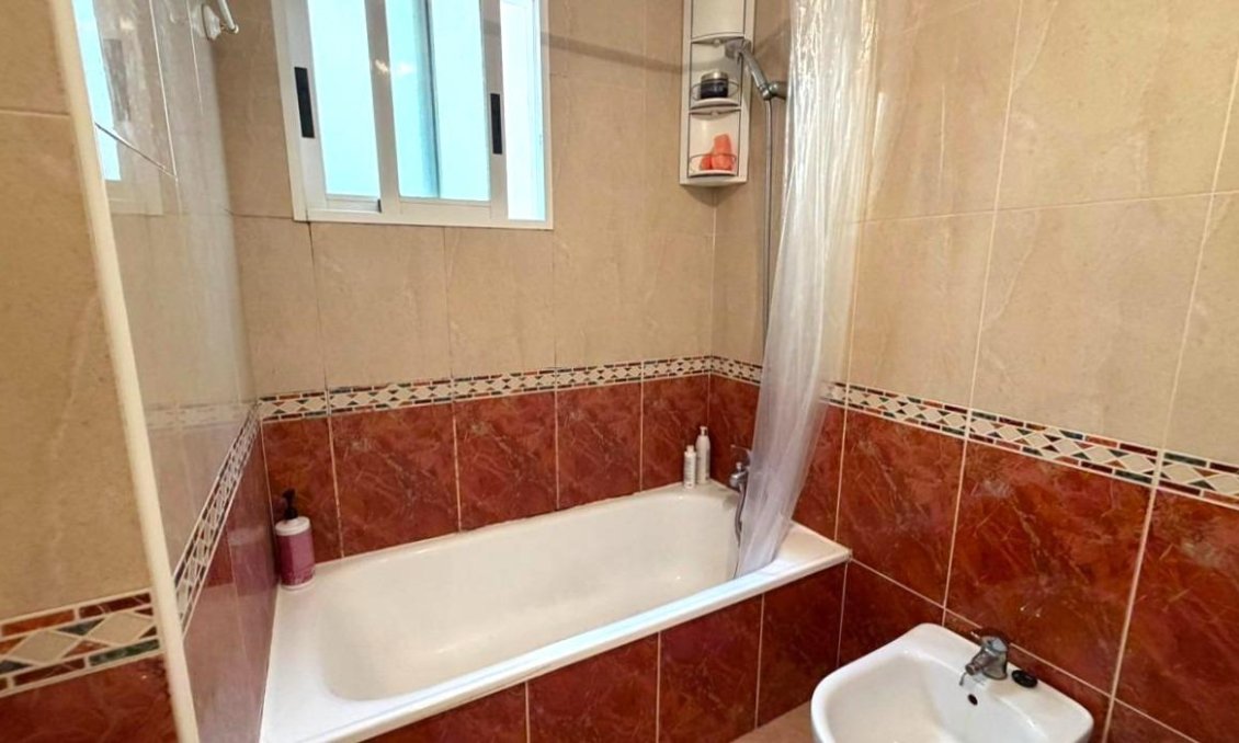 Segunda mano - Apartamento -
Torrevieja - PARQUE DE LAS NACIONES